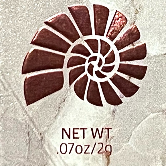 LA PRESTIGE PARIS Enlightenment Velvet Lipstick & Case in Lotus Flower Pink. NEW - Picture 8 of 16